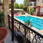 Calis Plajina Yakin 2+1 Esyali 公寓 费特希耶