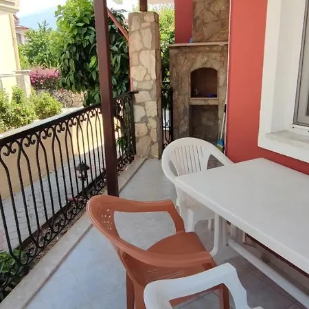 Calis Plajina Yakin 2+1 Esyali Lägenhet Fethiye